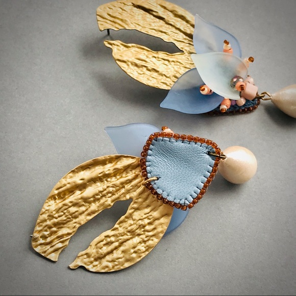 Earrings with floral pendant - Picture 15 of 17